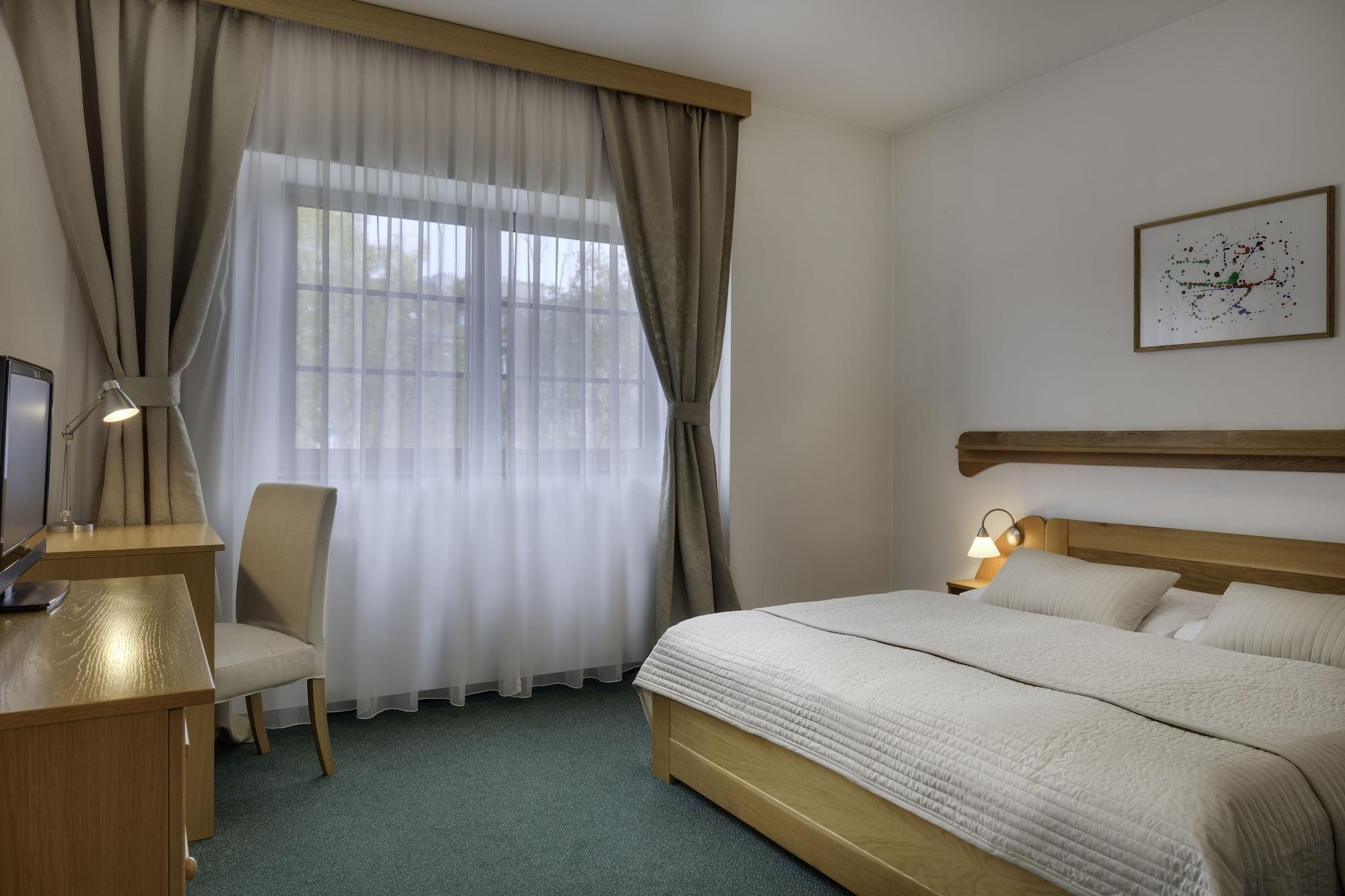 פראג Hotel Oya מראה חיצוני תמונה