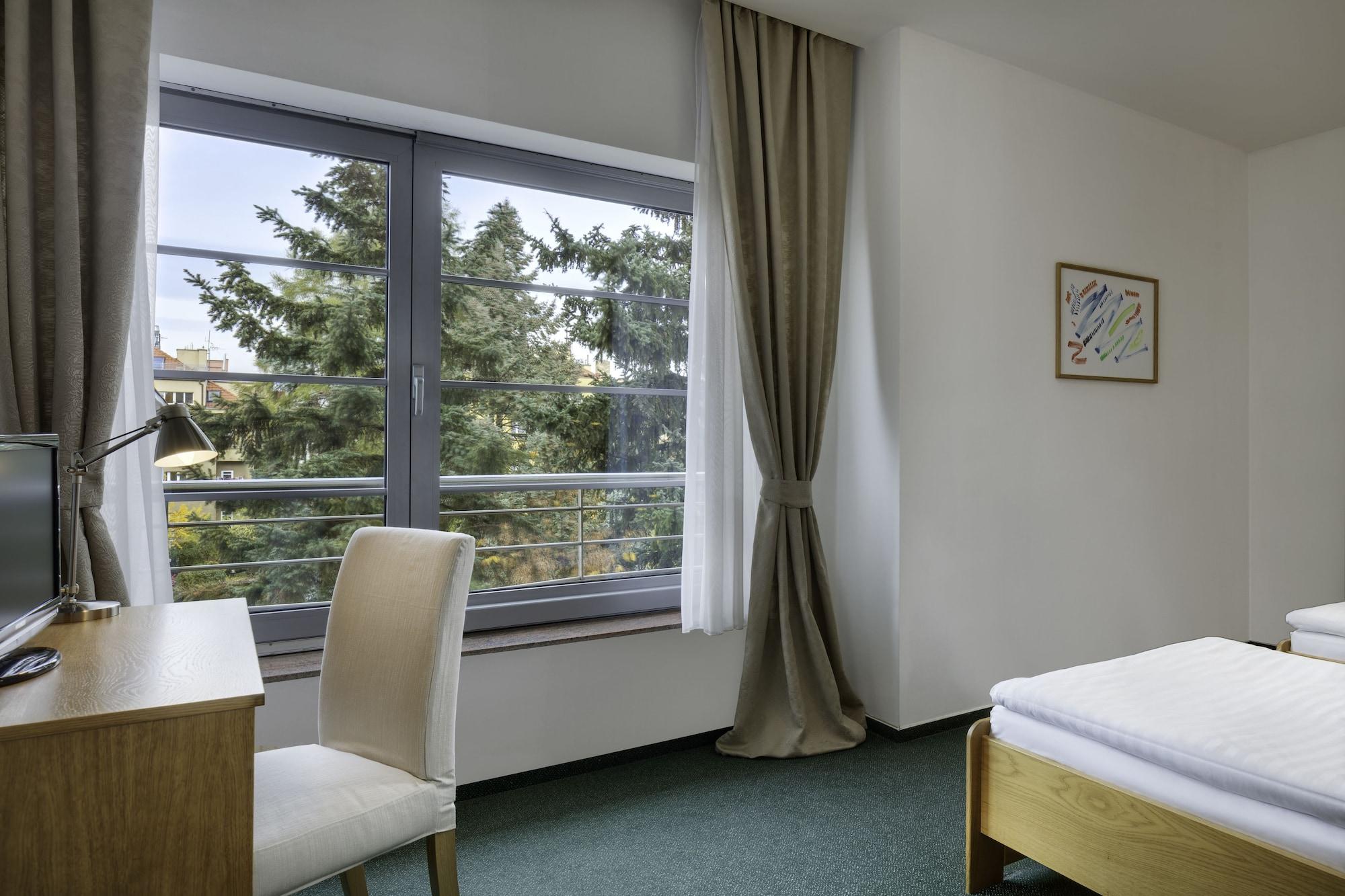 פראג Hotel Oya מראה חיצוני תמונה