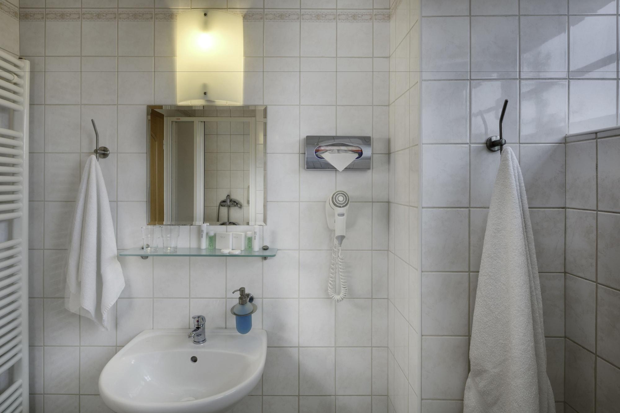 פראג Hotel Oya מראה חיצוני תמונה
