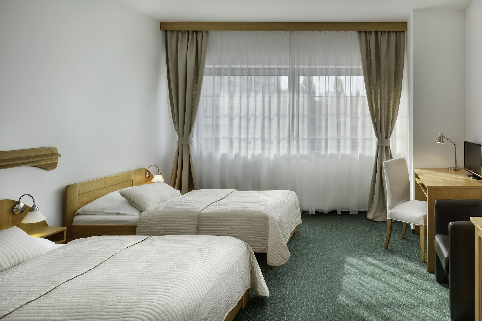 פראג Hotel Oya מראה חיצוני תמונה