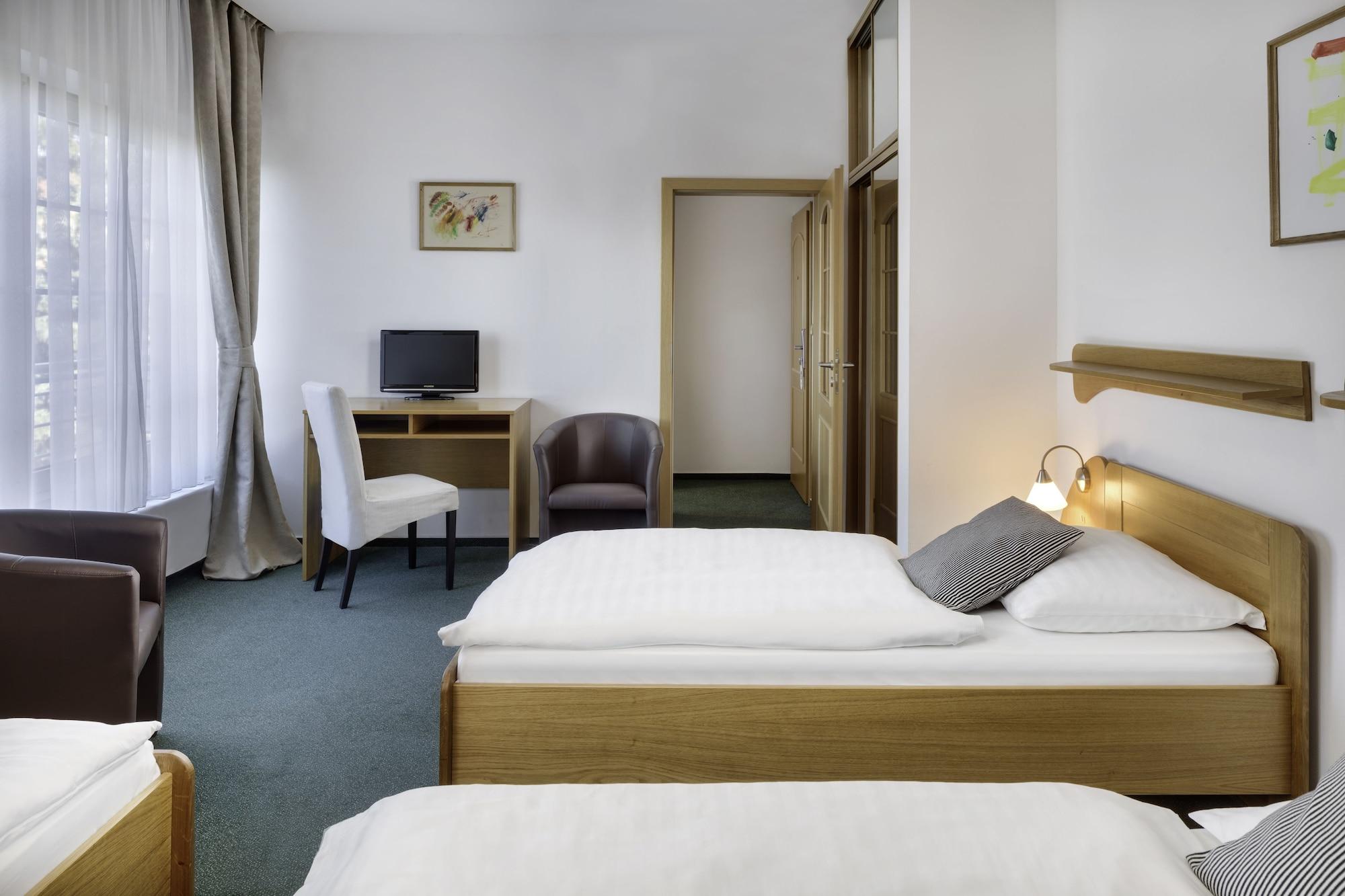 פראג Hotel Oya מראה חיצוני תמונה
