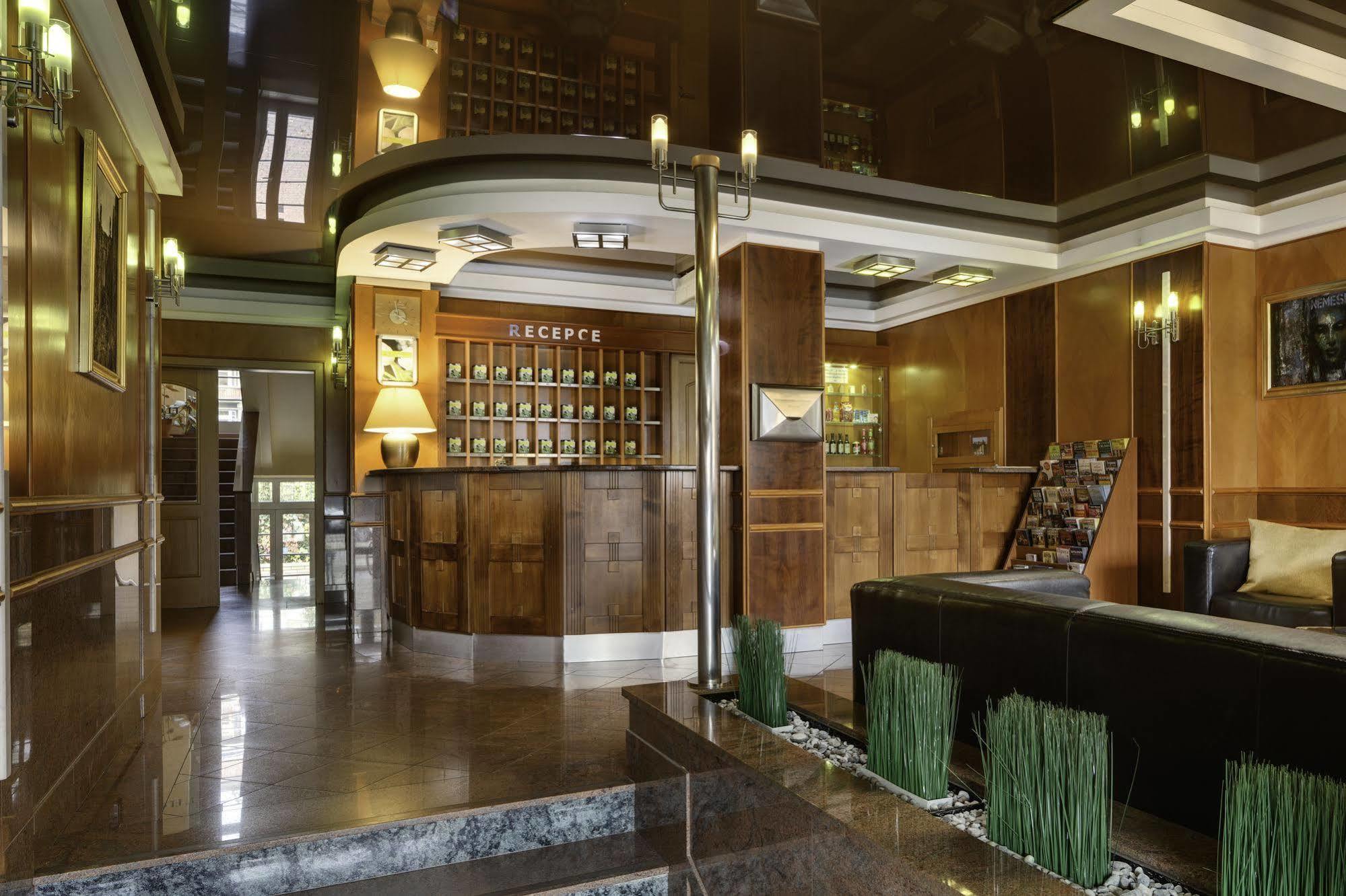 פראג Hotel Oya מראה חיצוני תמונה