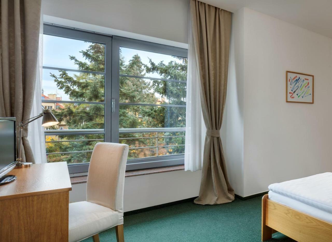 פראג Hotel Oya מראה חיצוני תמונה