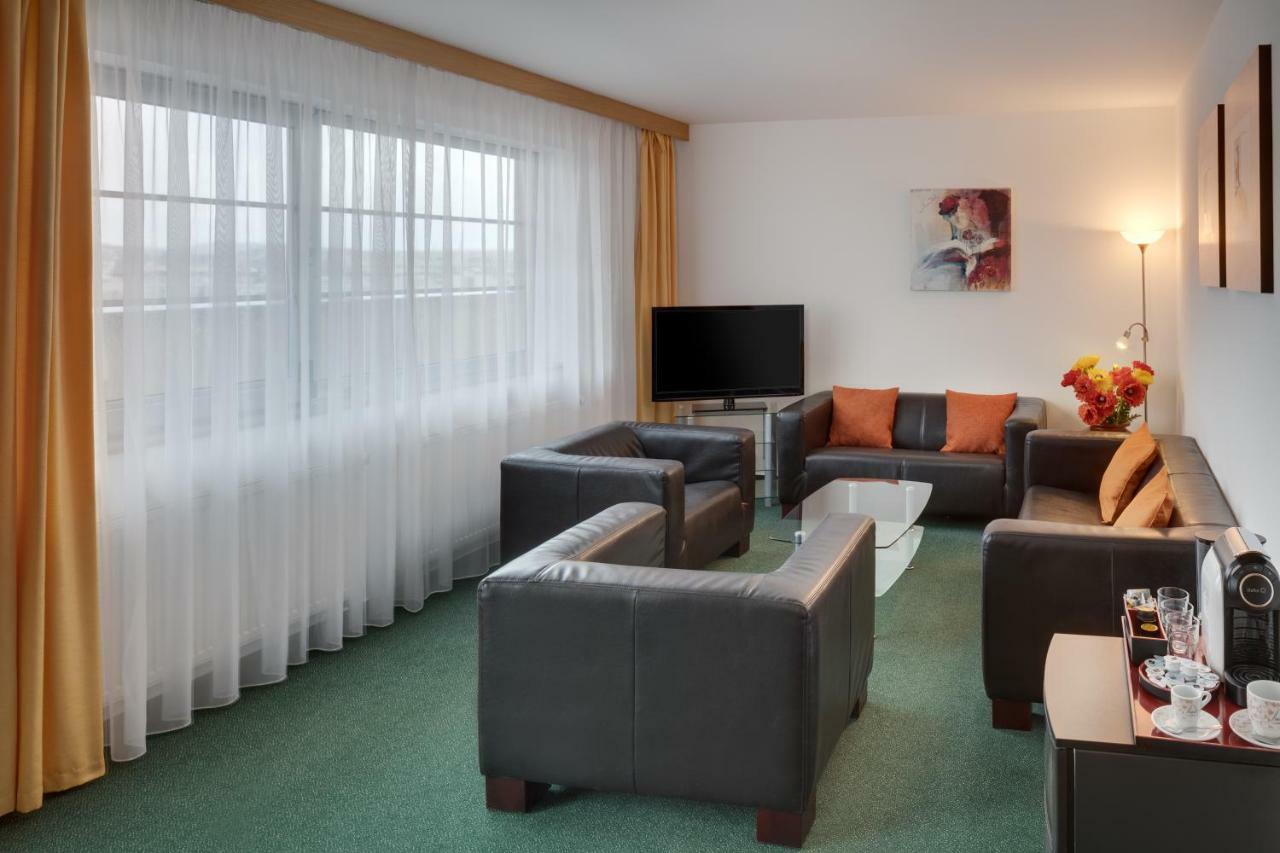 פראג Hotel Oya מראה חיצוני תמונה